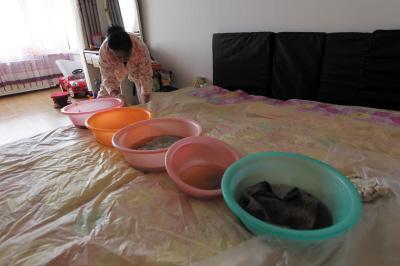 梅河口楼上漏水，住户失联，小区没物管，业主维权难！律师来支招……